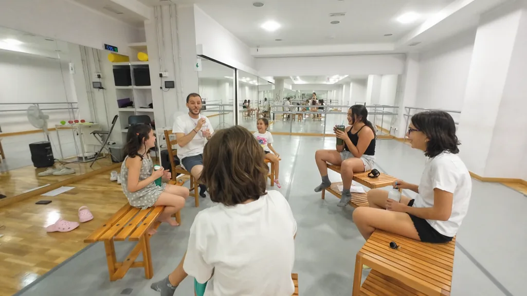 Clase de teatro en la escuela de Escena Zero (Tetuán, Madrid)