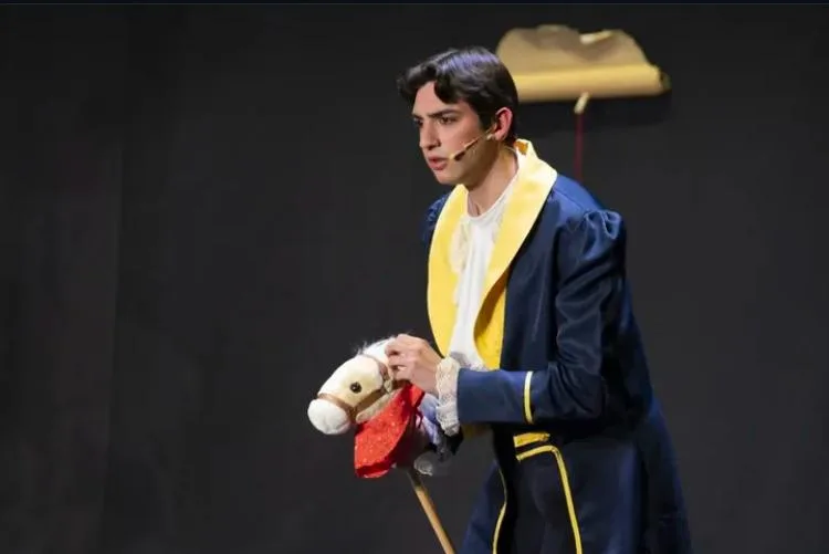 Personajes de El típico cuento en escena