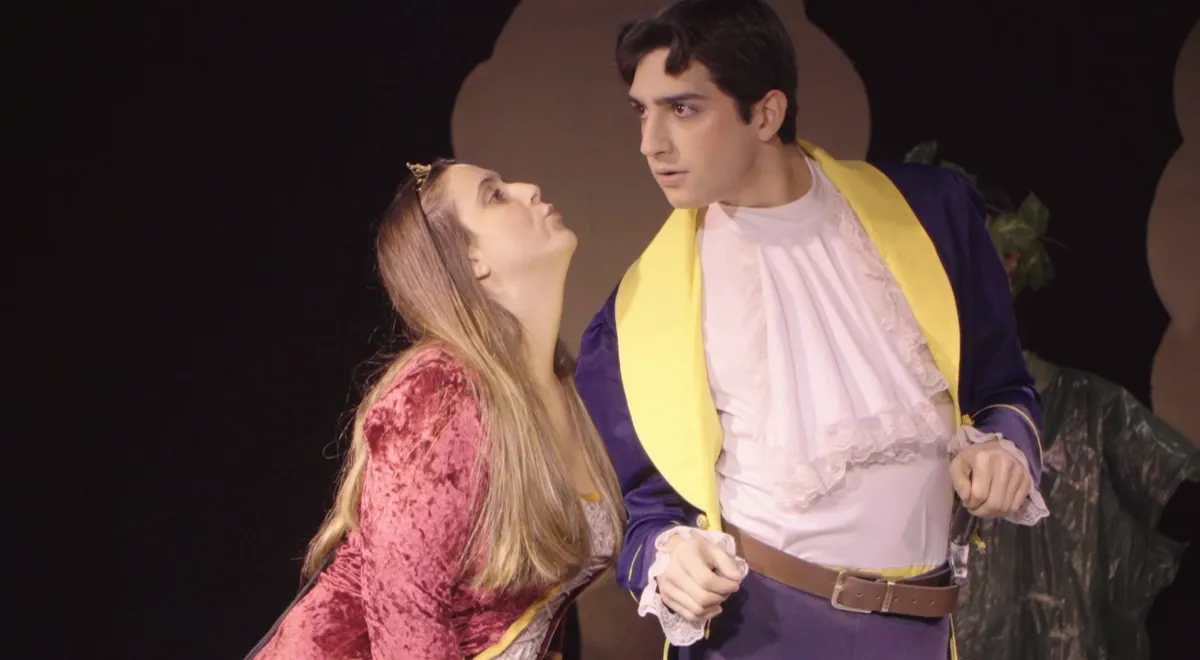 Dúo de El típico cuento de Escena Zero en un número musical
