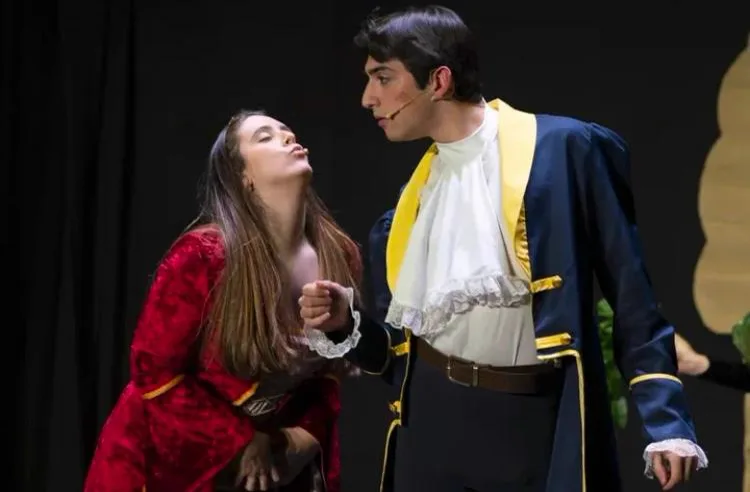 El típico cuento, comedia musical para adultos de Escena Zero